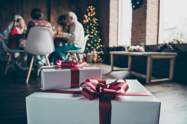 regalos navideños para ella, regalos navideños para él, regalos navideños originales, regalos que siempre hacen ilusión, medicina estética, belleza, tratamientos faciales, tratamientos corporales, cosmética, retinol, clinica estética, marbella, campo de gibraltar, costa del sol